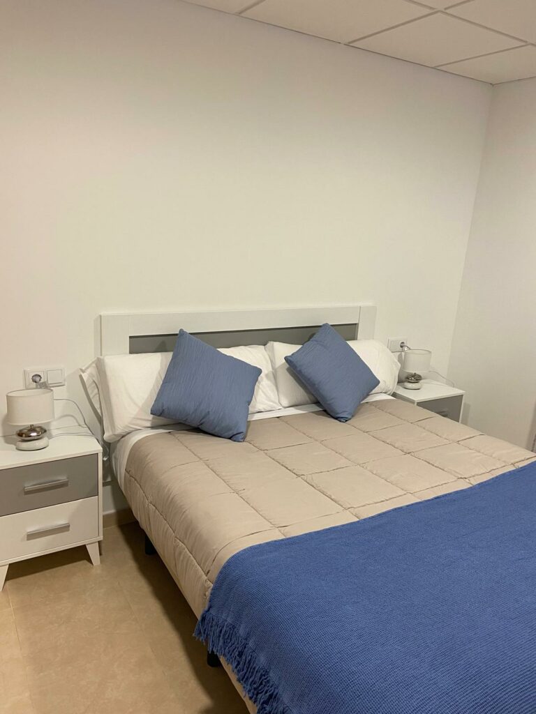 Apartamentos Turisticos Os Arcos - Portomarín Galicia -Apartamento Standard - dormitorio 1