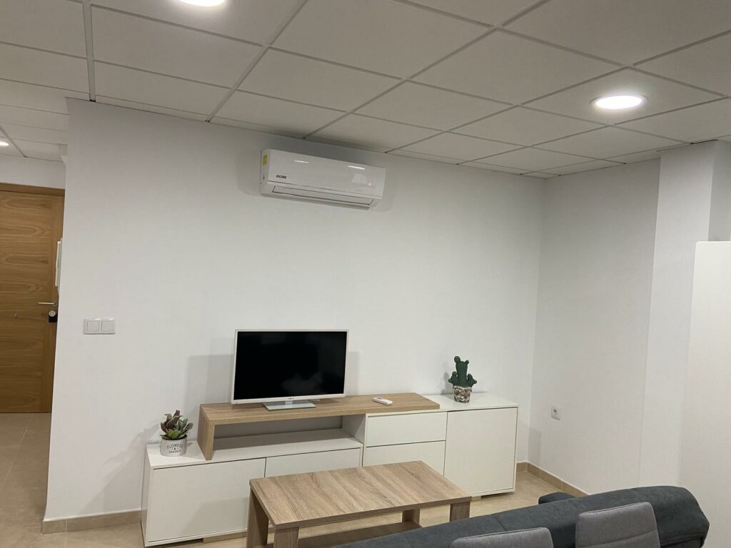 Apartamentos Turisticos Os Arcos- Portomarín Galicia- Apartamento dúplex - television