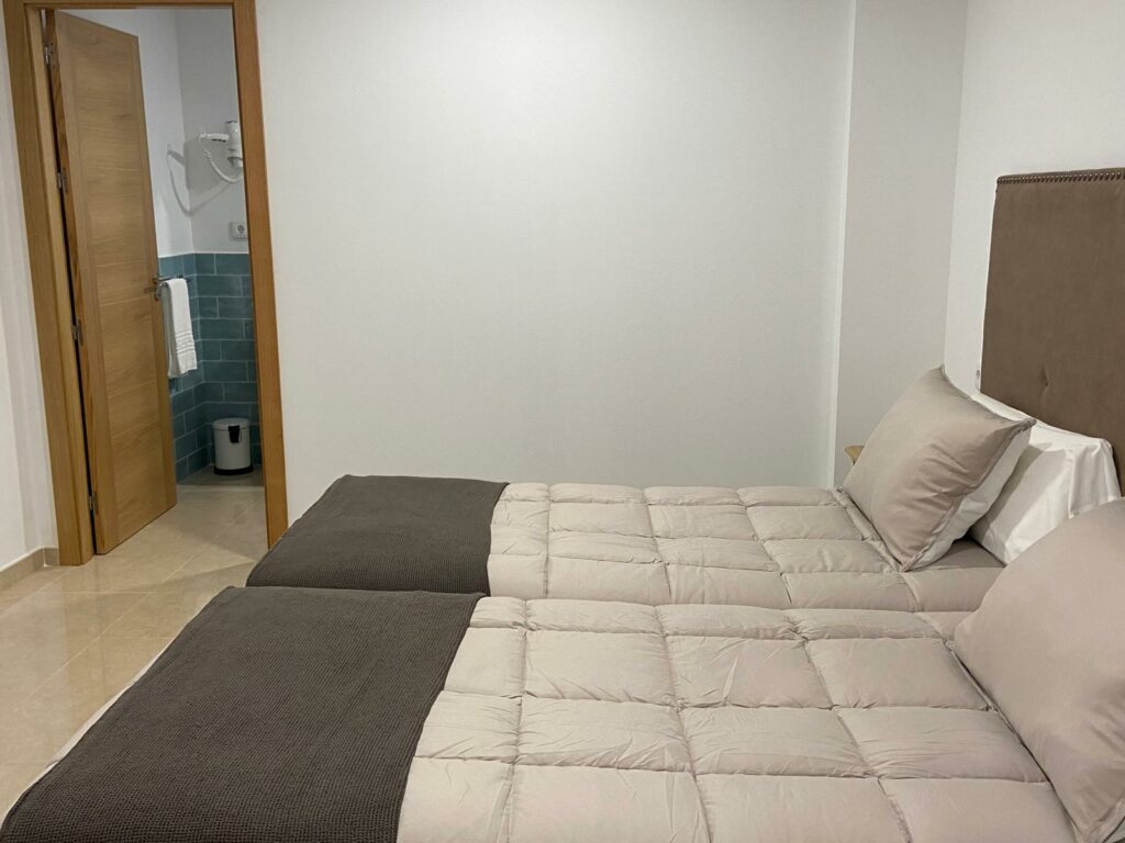 Os Arcos - Apartamento Loft Portomarín Galicia - camas individuales